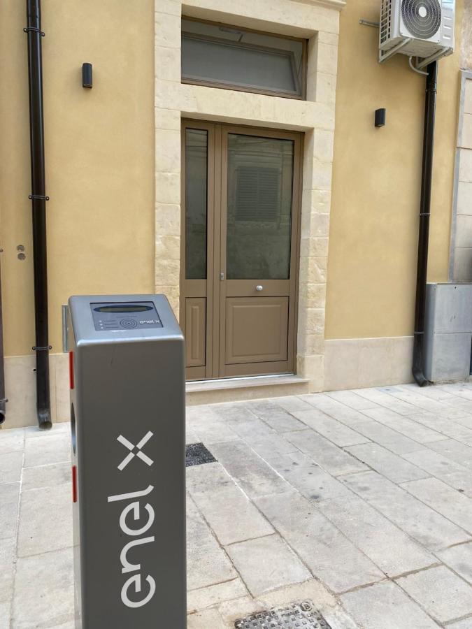 Rossaroll One Park Free Villa Noto Exterior photo